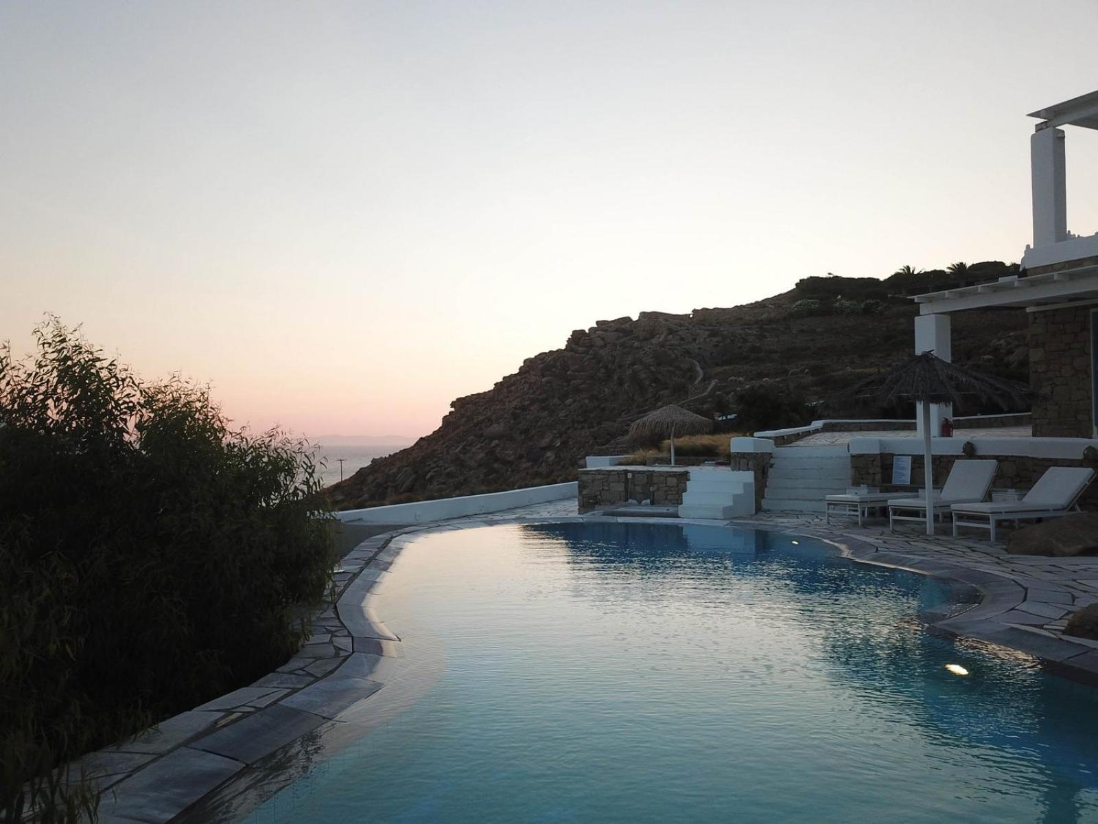 Adikri Villas & Suites Tourlos Extérieur photo